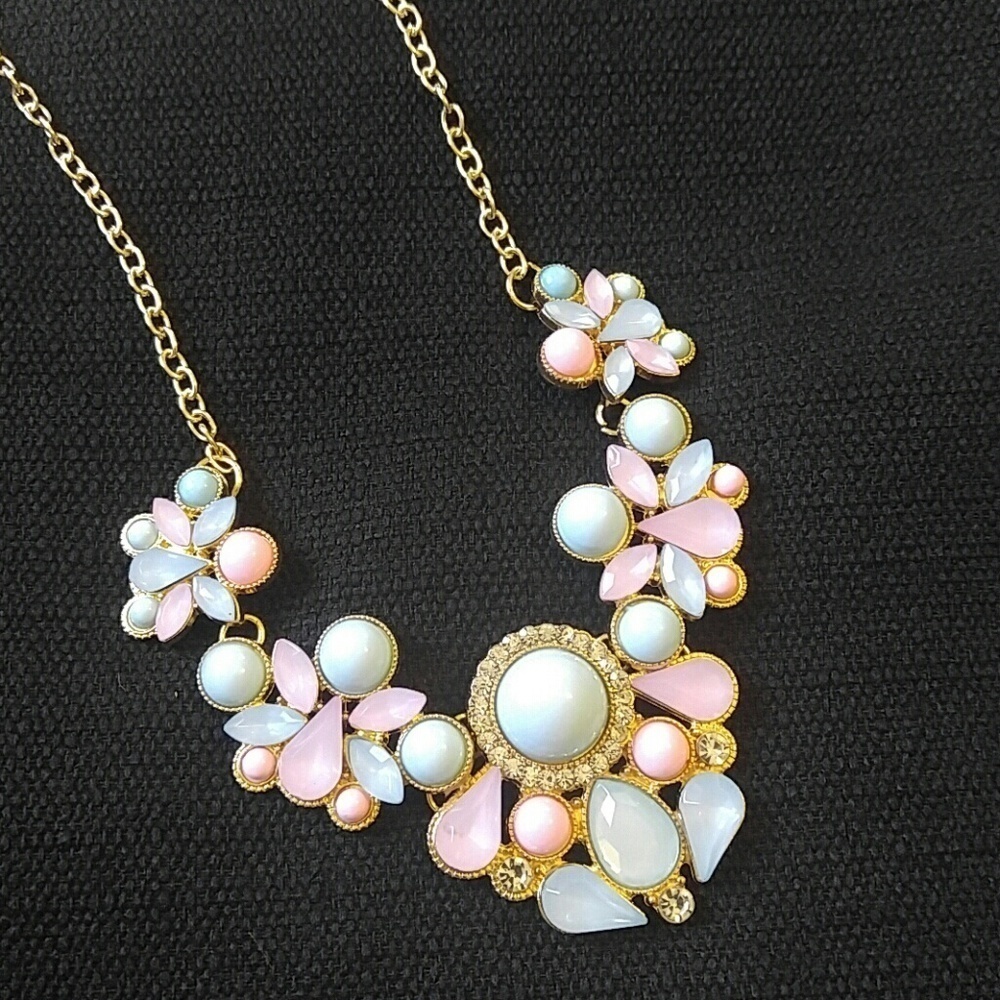 NEW Gorgeous pink and blue bib necklace